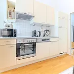 Hakuna Cozy-Living City Center - Free Parking